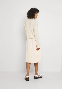 Nly by Nelly Strickpullover Damen - Beiger Cropped Turtle Neck Pullover für Frauen -Nly by Nelly Verkaufsladen d7edf11dd3a04b5b8be648ef4f7799ef