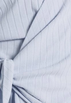 Nly by Nelly Luxurious Wrap Langarmshirt - Light Blue | Damen | Elegantes Langarmshirt für Frauen -Nly by Nelly Verkaufsladen d8f8c2ca8dec4f249b417daef0c48787