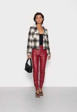 Nly by Nelly FUZZY - Top - Schwarz, Damen | Bequemes Frauen-Top für jeden Anlass -Nly by Nelly Verkaufsladen d92869bb22504809946b9be3912391bf