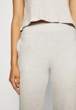 Nly by Nelly COZY TEE - Beige Mélange Stoffhose für Damen | Bequeme Freizeithose -Nly by Nelly Verkaufsladen dad8a2375b1340ac959c011dc274732a