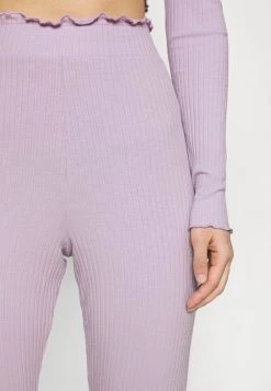 Nly by Nelly OFF SHOULDER SET - Langarmshirt & Jogginghose - Light Purple, Damen -Nly by Nelly Verkaufsladen dcbcdf8185614a198e993e4aee043bac