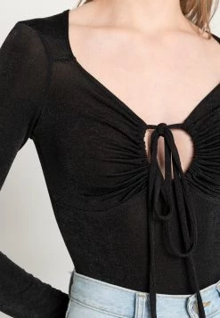 Nly by Nelly CROSS STRAP Langarmshirt - Elegantes Langarmshirt für Damen in Schwarz -Nly by Nelly Verkaufsladen e7829f7a125b4c7d8a31e27f3a27cdc0