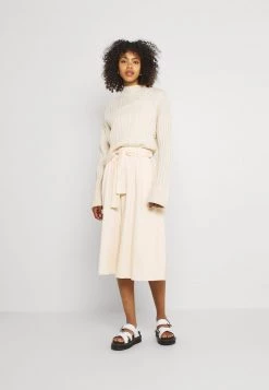 Nly by Nelly Strickpullover Damen - Beiger Cropped Turtle Neck Pullover für Frauen -Nly by Nelly Verkaufsladen f0e1422b62874d828fd3e18abe7b2915