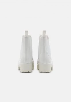 Nly by Nelly EVERYDAY CHELSEA BOOT - Gummistiefel Damen in Weiß | Stilvolle & Bequeme Stiefel -Nly by Nelly Verkaufsladen f123bdf53aa64adcbf77cc92db59cf59