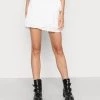 Nly by Nelly WRAP FRILL SKIRT - Weißer Minirock mit Rüschen - Damen -Nly by Nelly Verkaufsladen f4c8ca0b146a4a6883cfcf731d9c2918