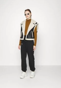 Nly by Nelly EMBROIDERED PANTS - Jogginghose Damen Schwarz -Nly by Nelly Verkaufsladen f5db848486cc44dca6c0ead65cea89ad