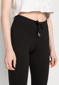 Nly by Nelly GORGEOUS PANTS - Elegante Stoffhose in Schwarz für Damen -Nly by Nelly Verkaufsladen f6bc133eb8d44d3e9e9fc370219938ce