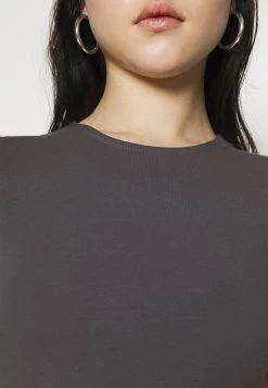 Nly by Nelly PERFECT CROPPED TEE - Damen T-Shirt Basic in Off Black -Nly by Nelly Verkaufsladen f8a9dce548134f61ad52807ab047f738