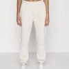 Nly by Nelly COZY PANTS - Bequeme Jogginghose für Damen in Cremefarben -Nly by Nelly Verkaufsladen facd359139c94f3486c16c2edaa71869