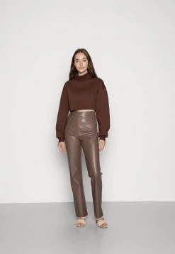 Nly by Nelly Damen CROPPED TURTLENECK Sweatshirt - Braun | Bequem & Stilvoll